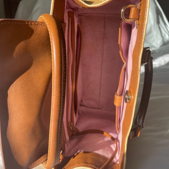 Like new Dooney Bourke Tan Exotic leather Handbag - Picture 4 of 4